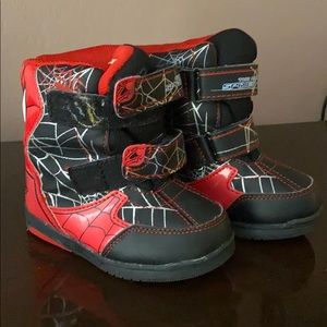 Spiderman snow shoes size 8